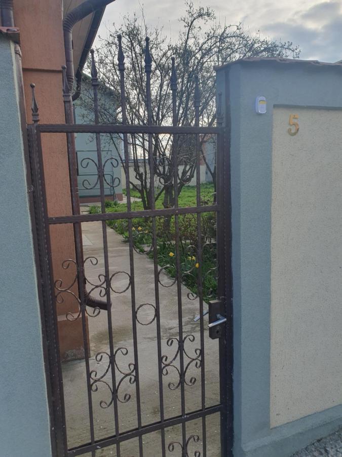 Ferienwohnung Vila Sunset Galaţi Exterior foto